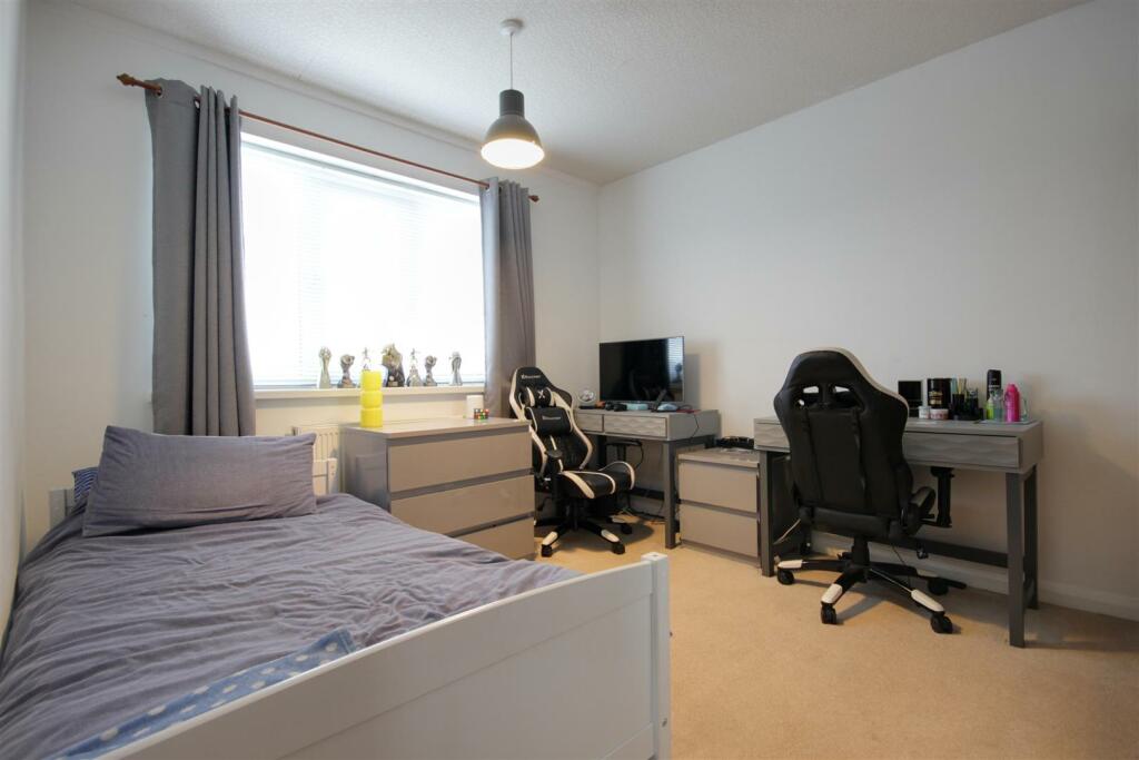 BEDROOM 2
