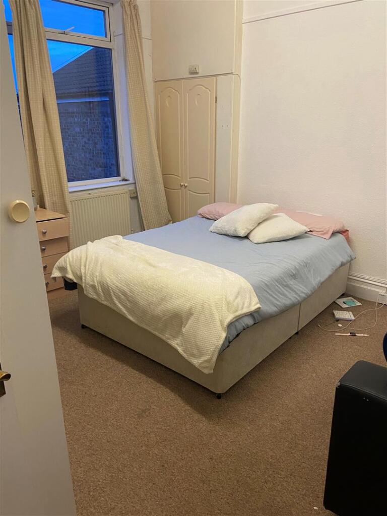 Bedroom 1.JPG