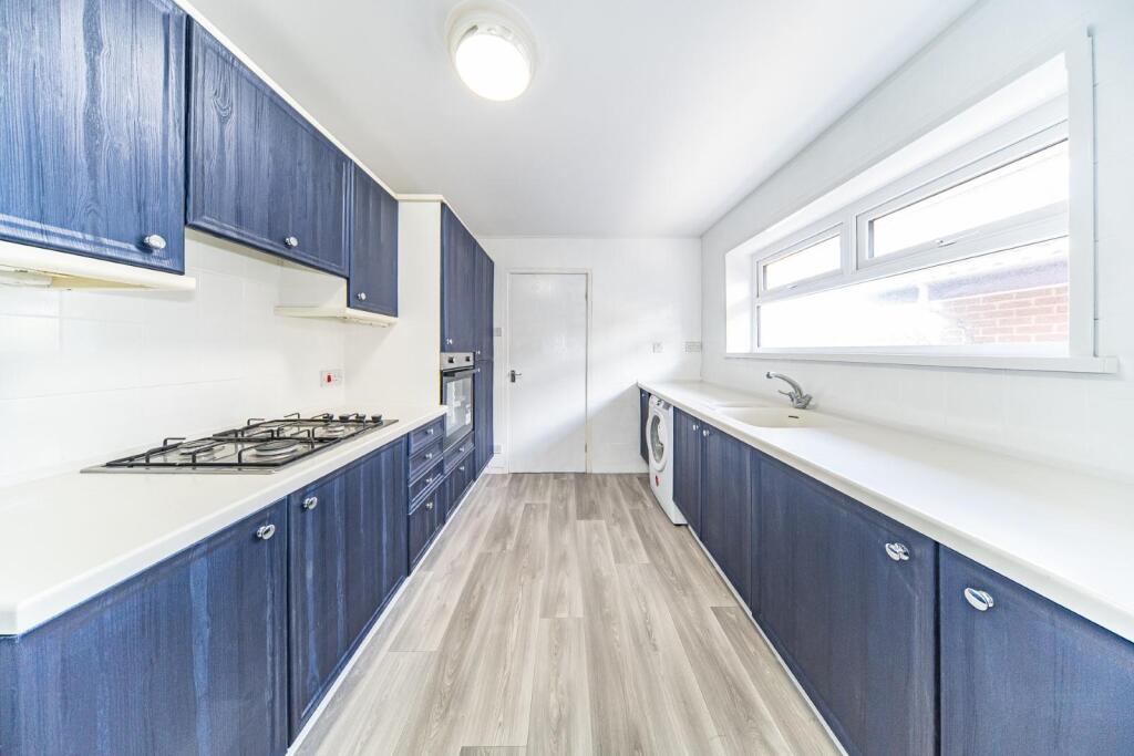 12 Tern Way kitchen 2.jpg