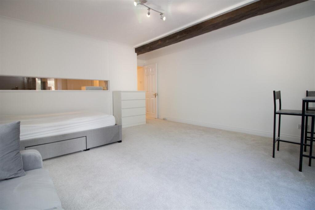 Lounge 3.jpg