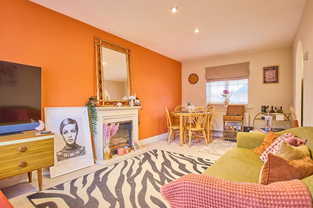 Applebees Meadow, HK 9.jpg