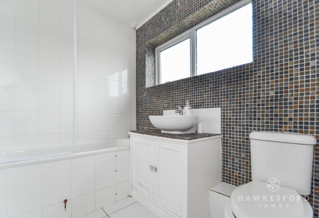 Peregrine Drive, Sittingbourne - Bathroom