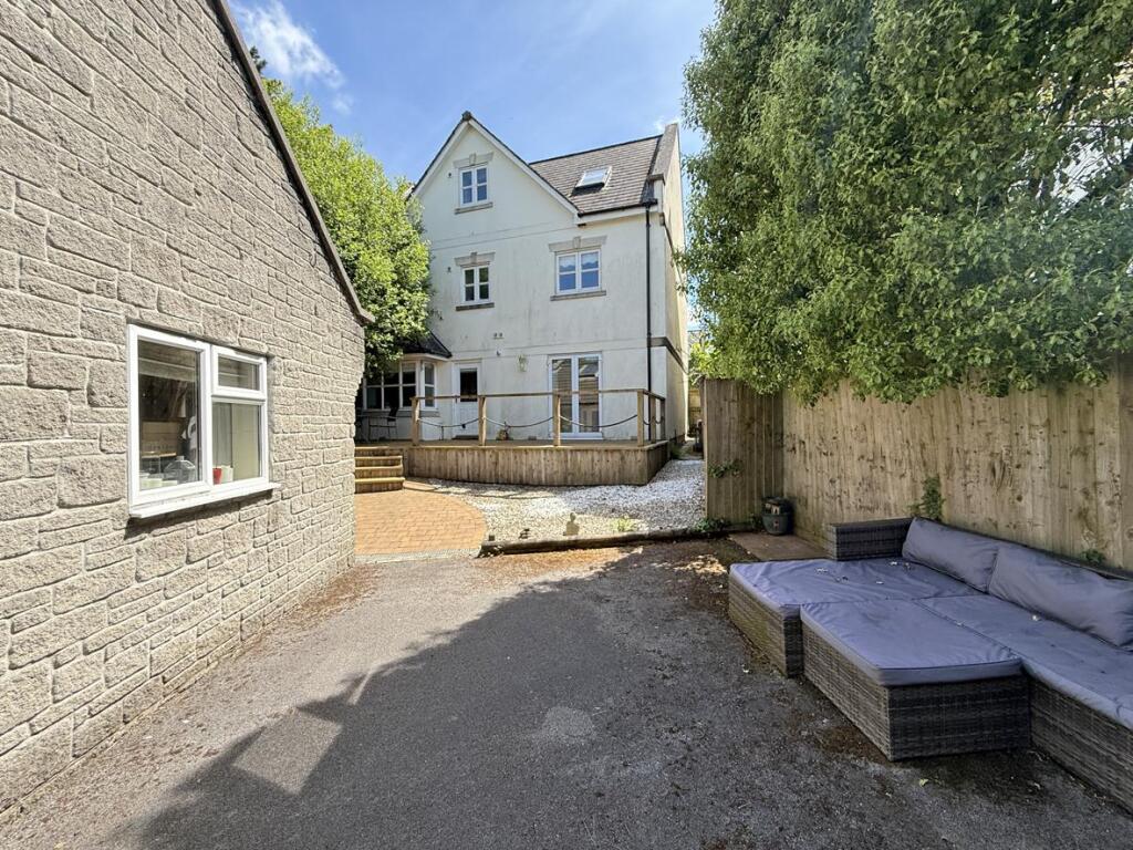 Temeraire Road 2 - Rear.jpg