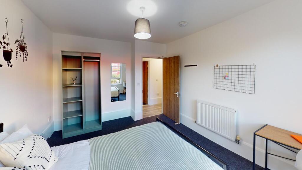 Flat-6-Piccadilly-Place-Bedroom-1 2.jpg