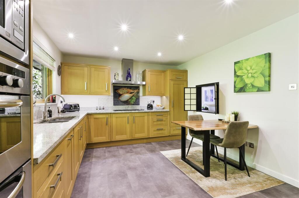 SILVER CLOSE, 4- (17).jpg