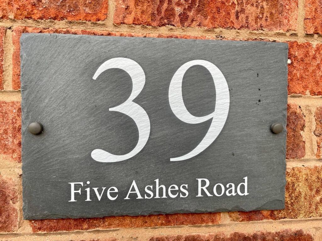 THE ACCOMMODATION COMPRISES:
