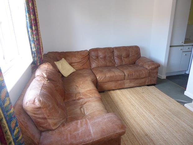 58 Victoria Court Lounge 2