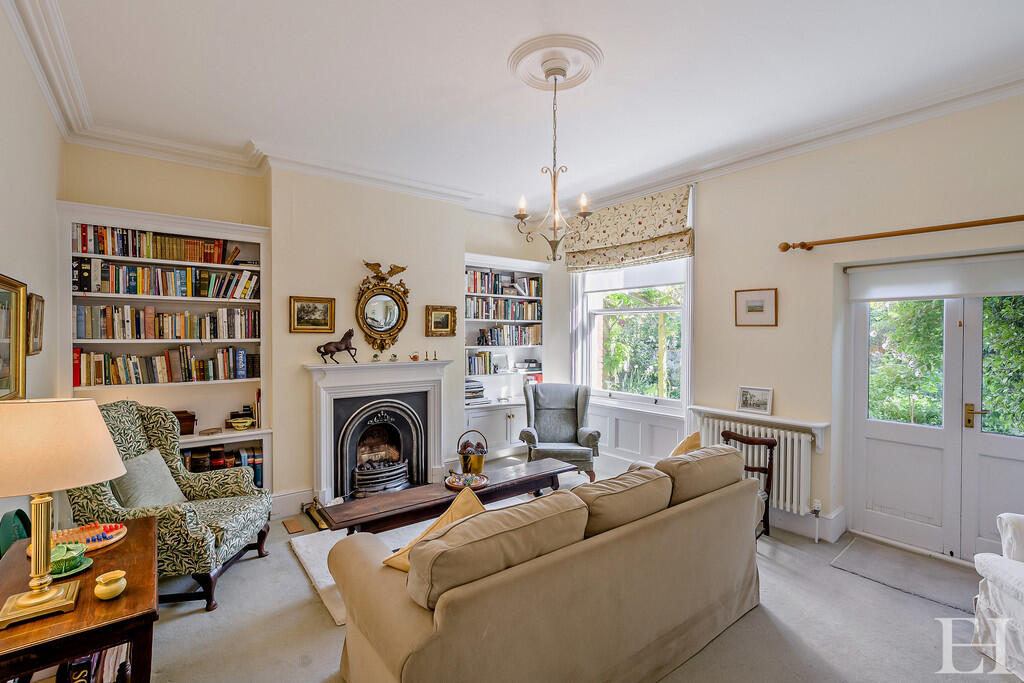 8647635-interiorW...