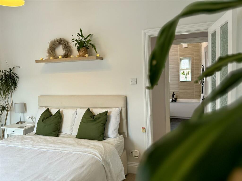 Principal bedroom