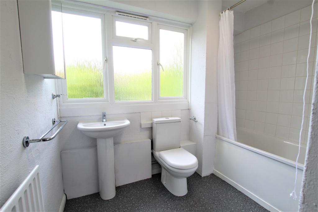 7 BATHROOM.jpg