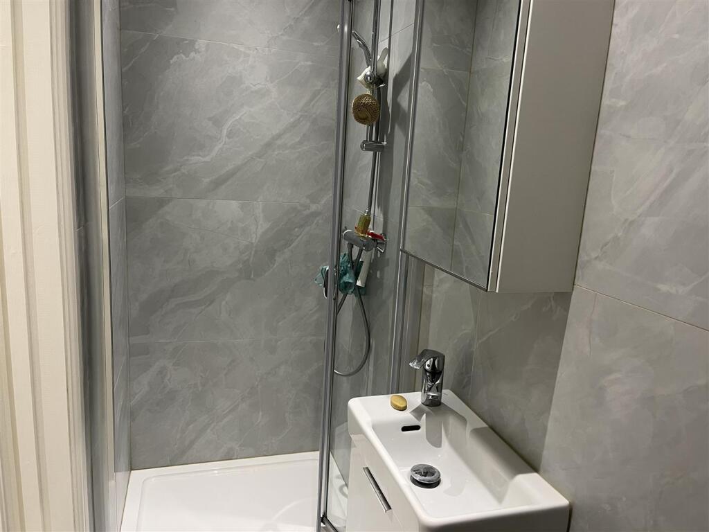 GF Bathroom.JPG
