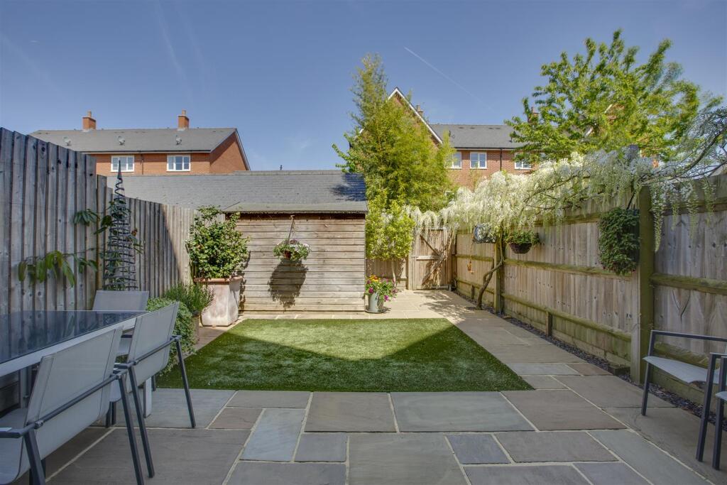45 Greenwich Drive, HP11 1GT-11.jpg