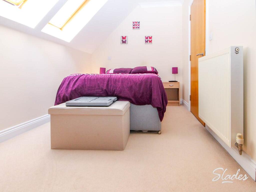 9 pebbles master bed