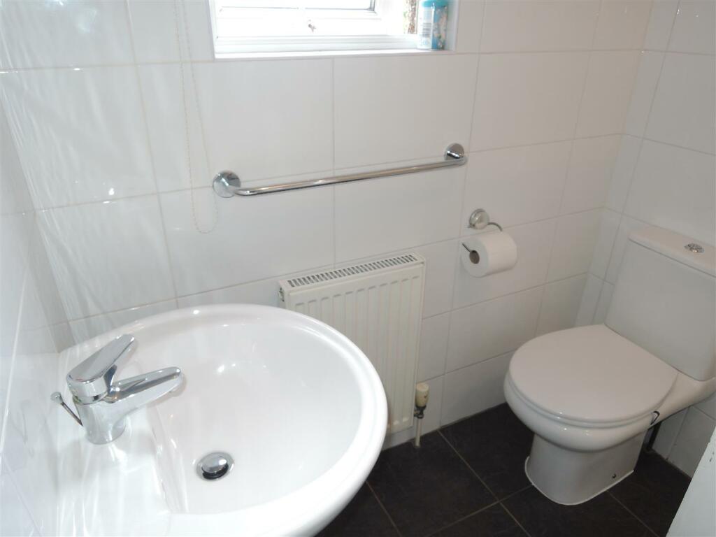 Shower Room: