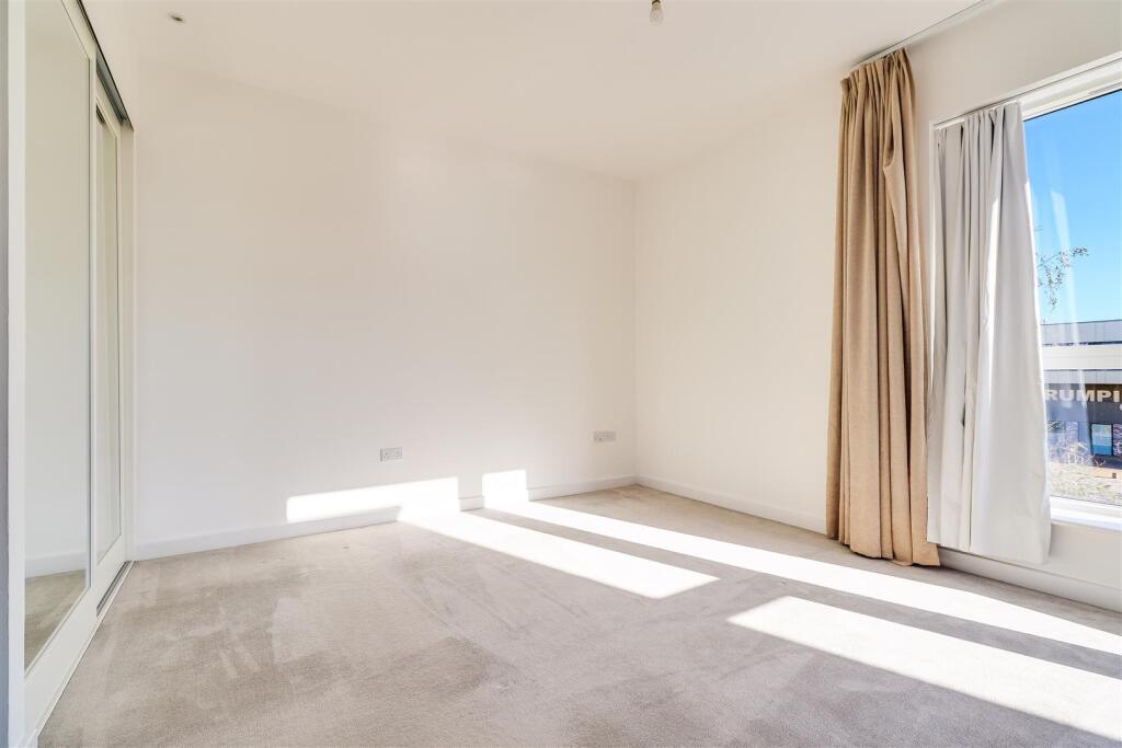 Bedroom 1 (2)