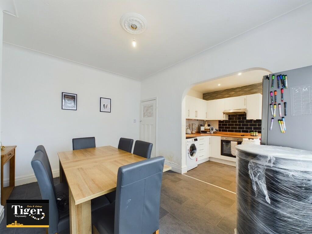 CAM02176G0-PR0337...