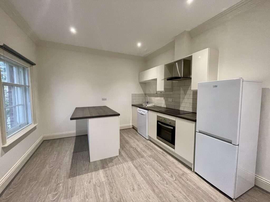 Flat_6_8_St_James_Row