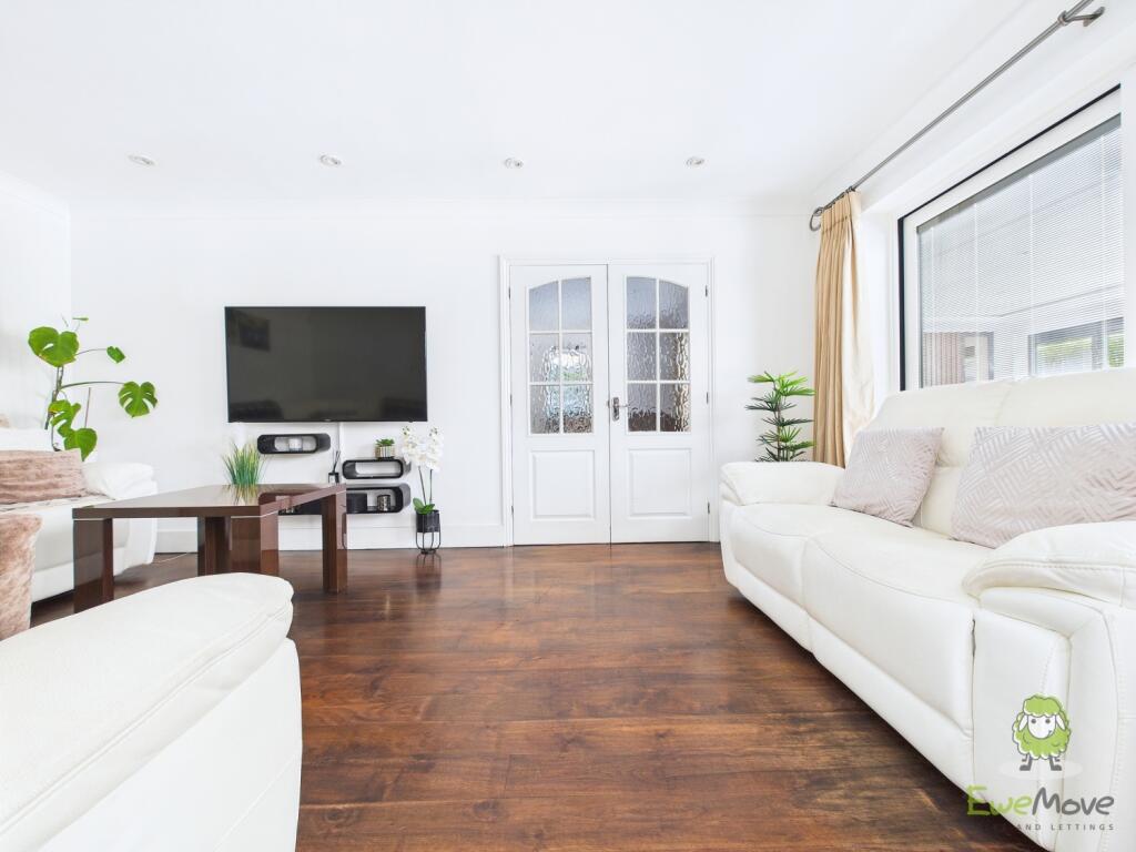 CAM01543G0-PR0141-STILL037