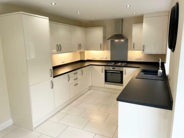 Kitchen 2.jpg