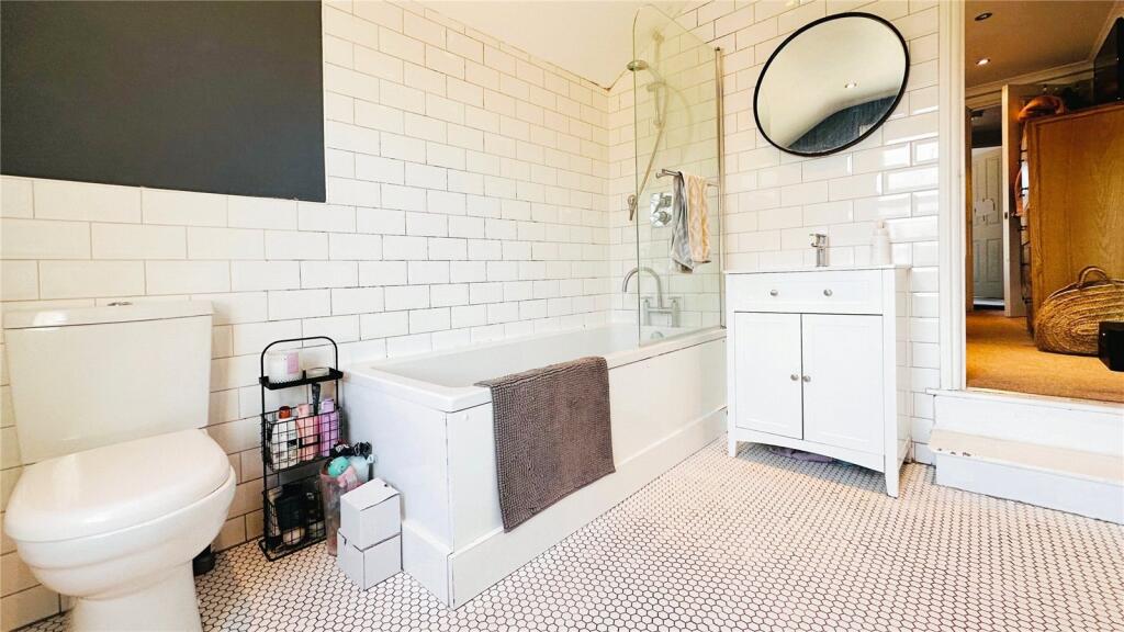 En Suite Bathroom