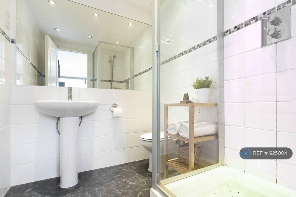 Bedroom Three (En Suite)