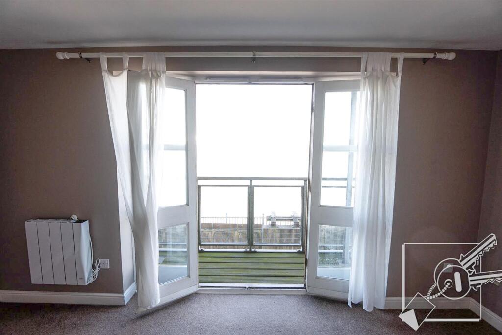 Lounge 1.jpg