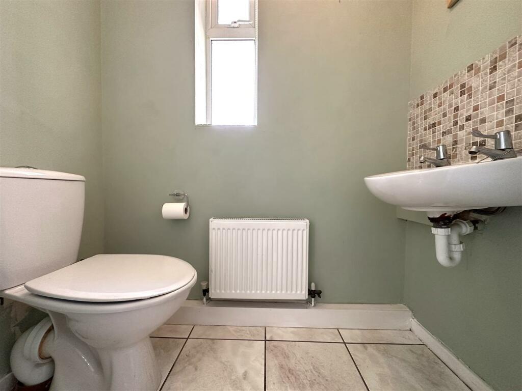 Guest W.C/Cloakroom 516