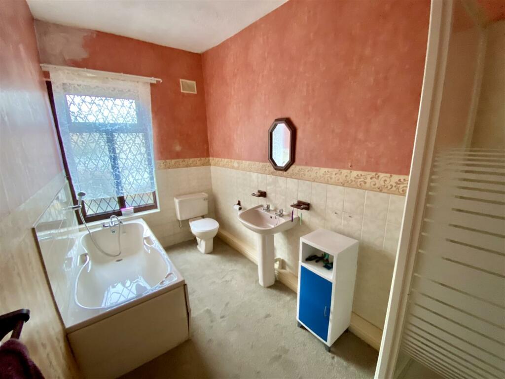 Bramleys Estate Agents - Shillbank - Mirfield (7).