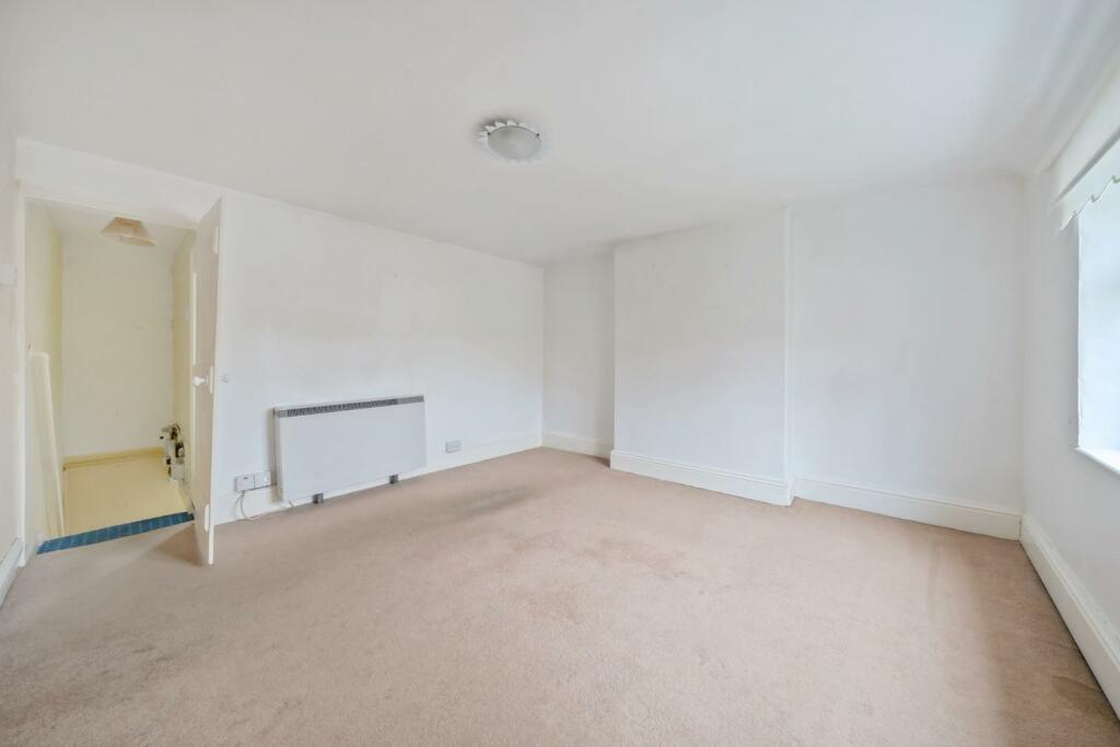 3rd view MASTER BEDROOM.jpg