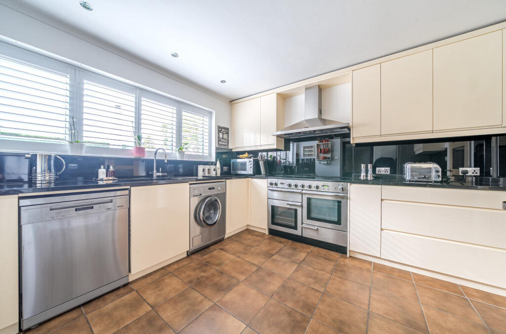 1370645-10-68fa73...