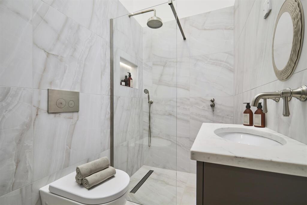 Shower room 2.jpg