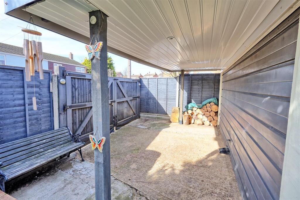 DOUBLE GARAGE