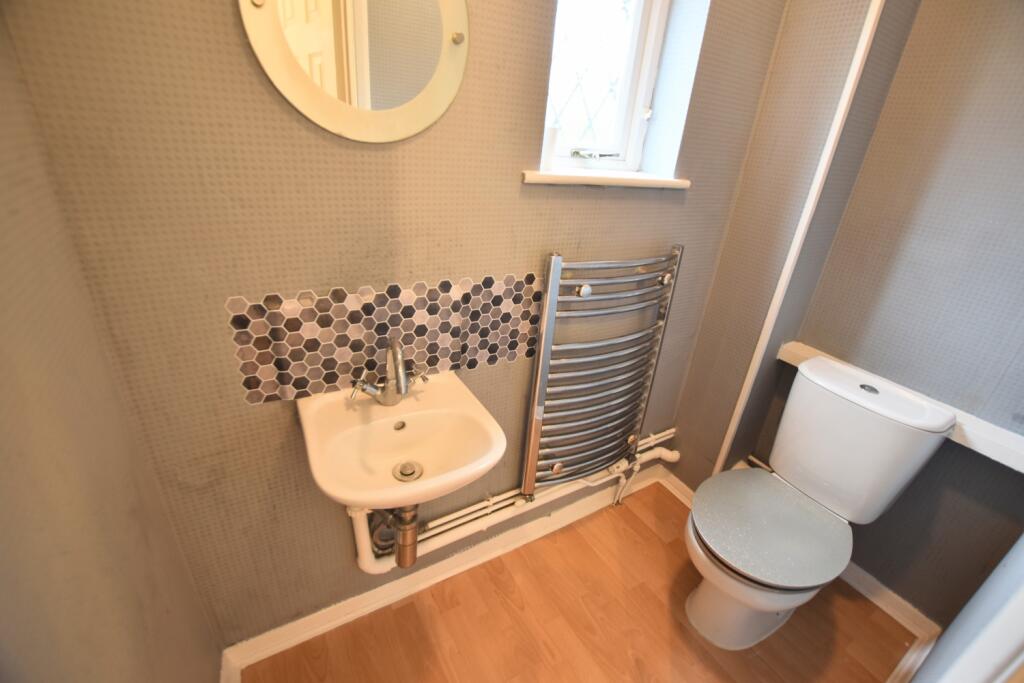 1 Nursery Gardens cloakroom