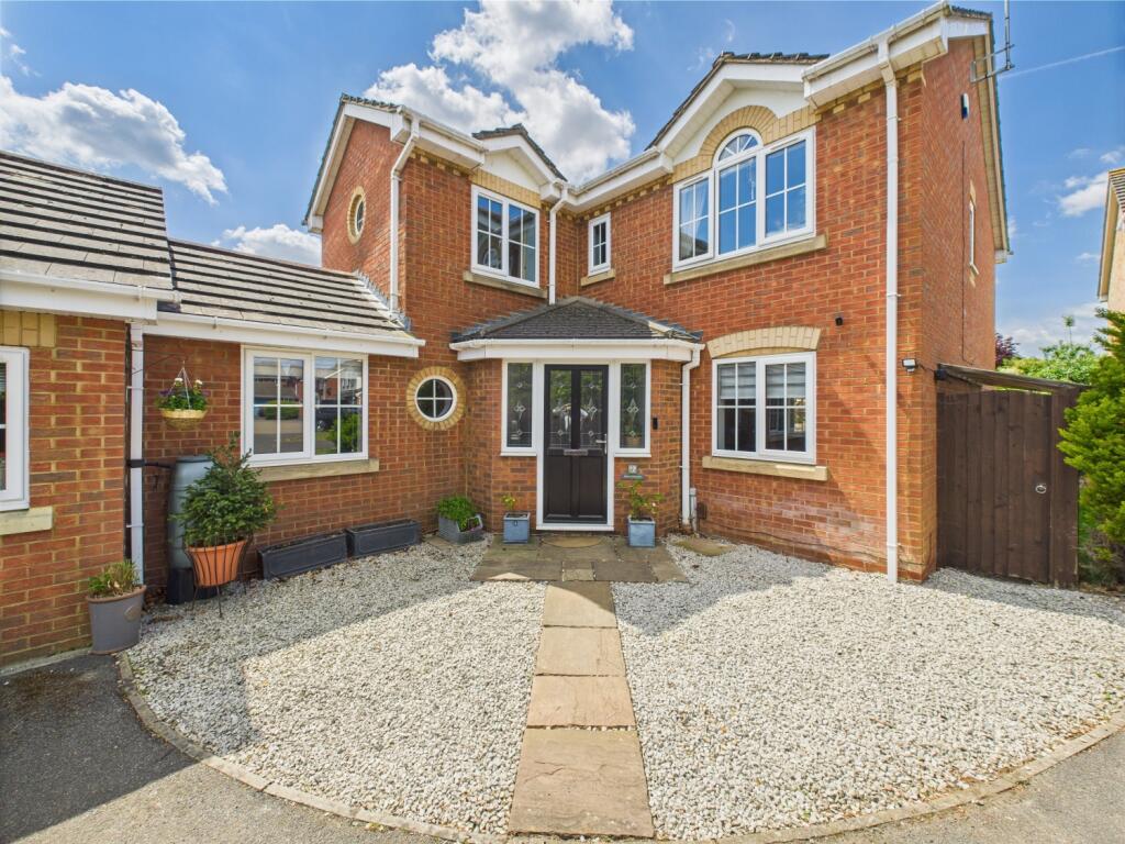 CAM04922G0-PR0028-STILL034