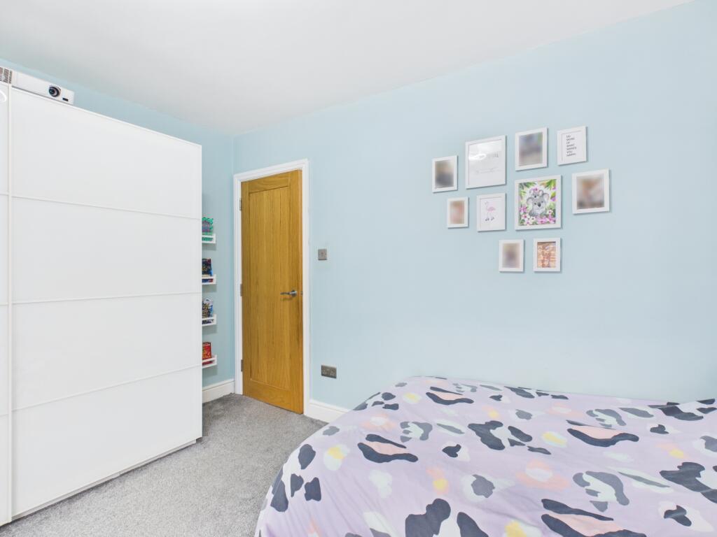 CAM03729G0-PR0170-STILL021