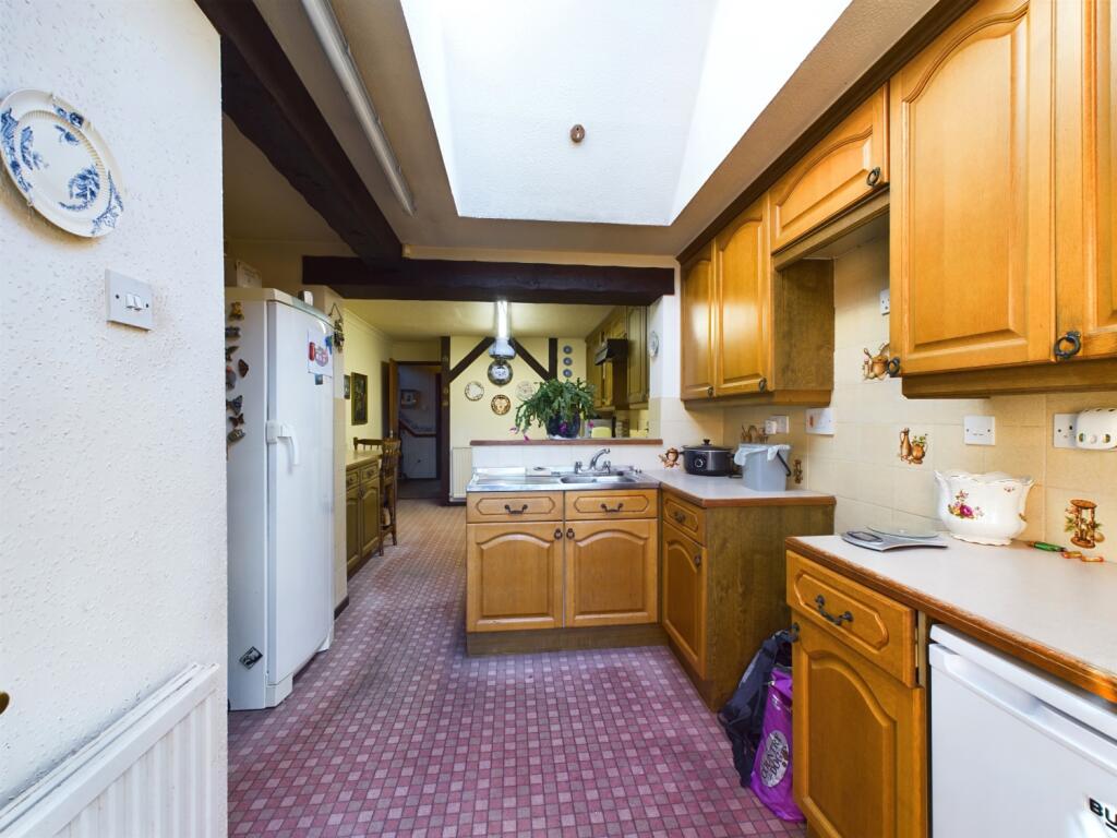 CAM02023G0-PR0111-STILL016