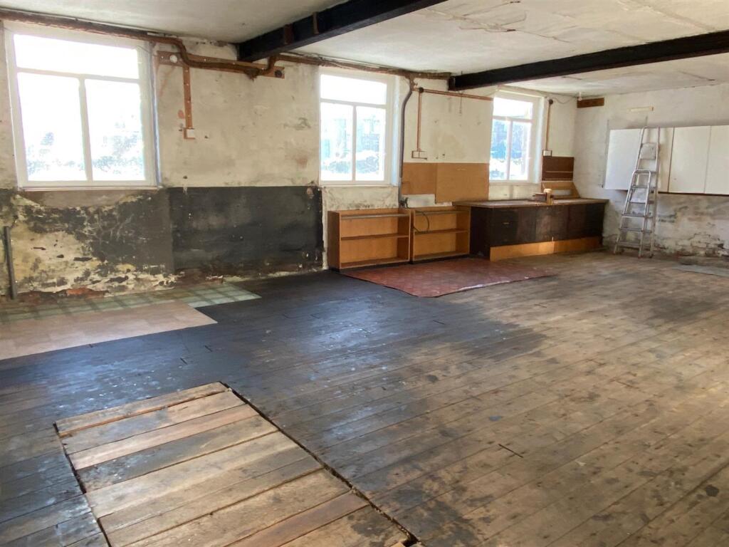 garage photo 1.jpg