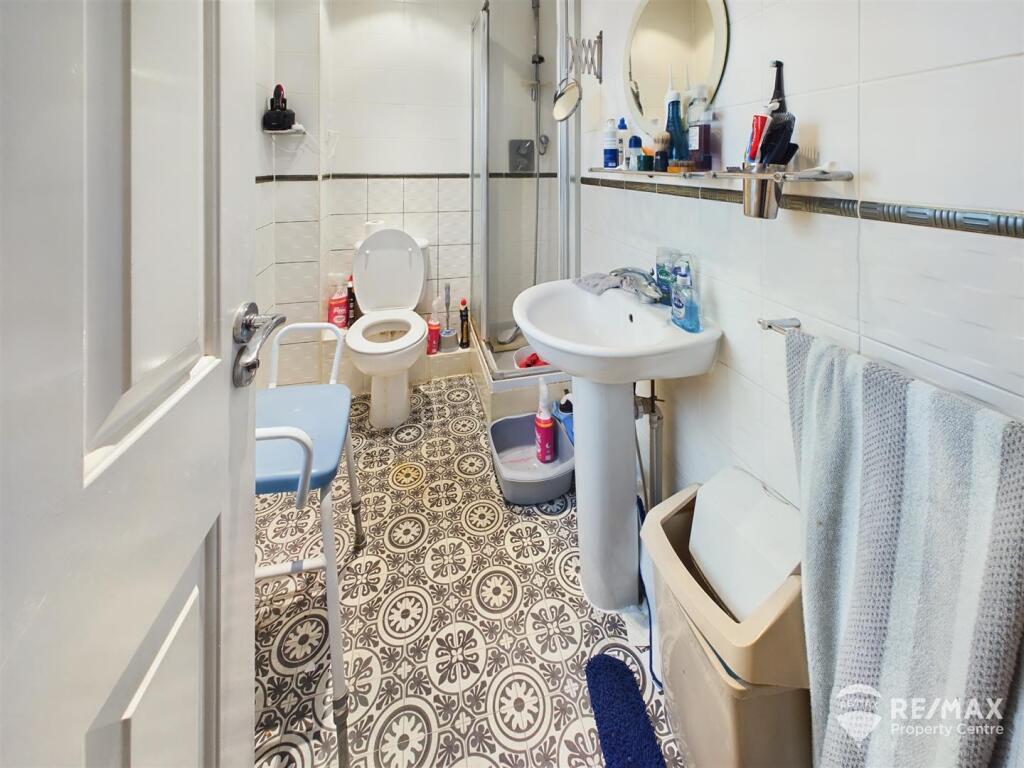 En-Suite (2).jpg