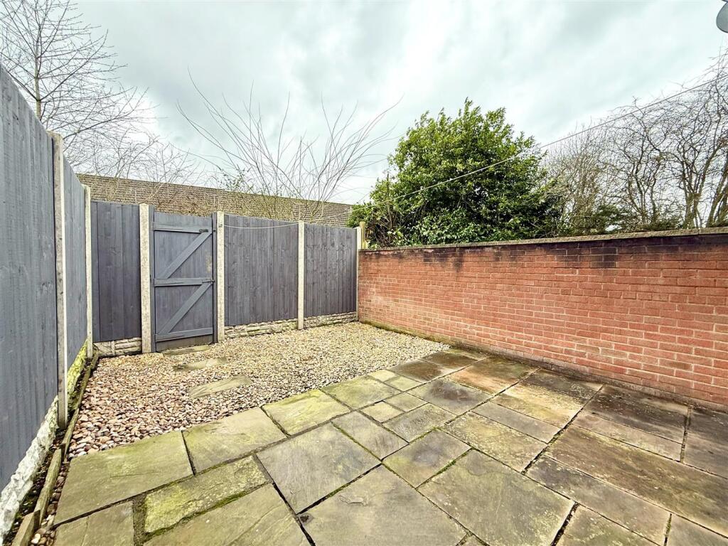 Rear yard (2).jpg