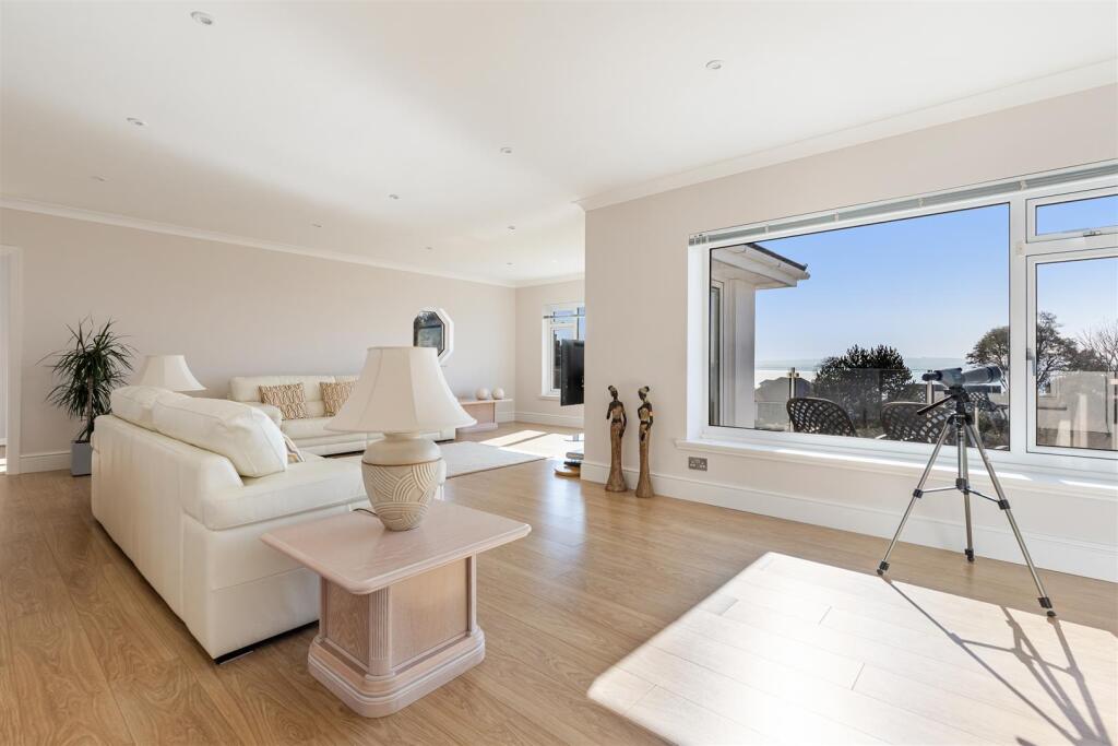 A14 - Rock Edge Rock End Avenue Torquay - 250304.j