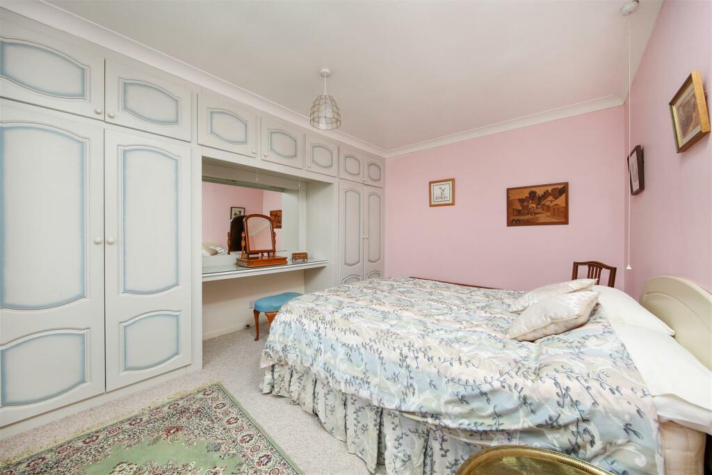 Bed2.jpg