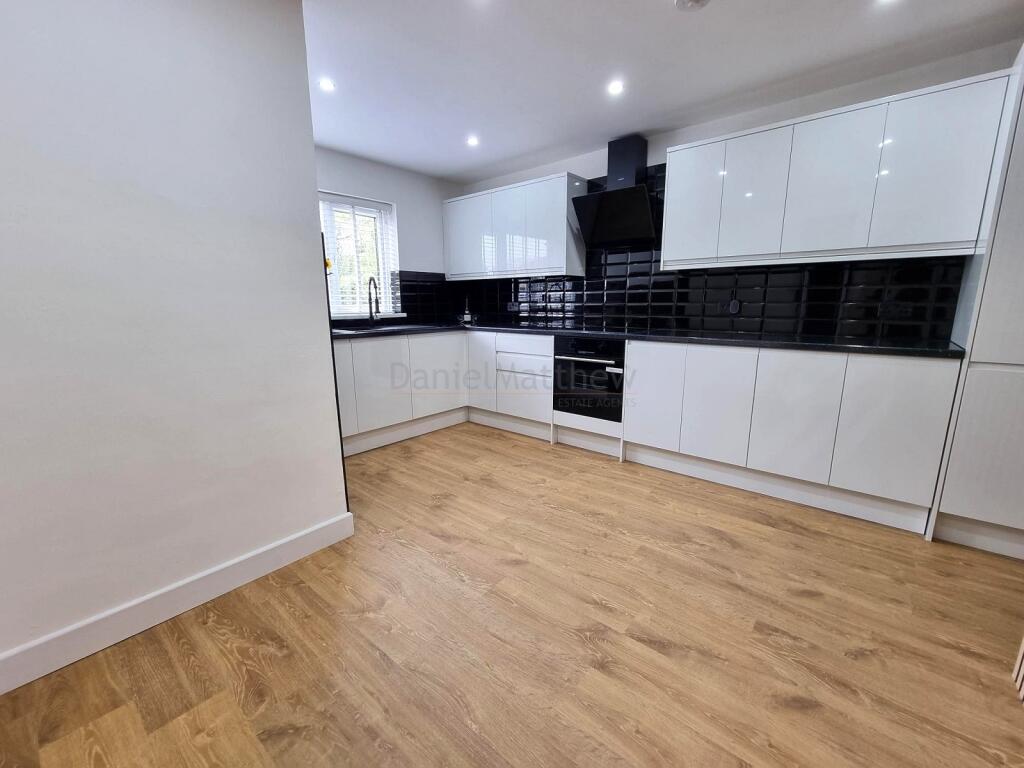 Kitchen/ Breakfast Room