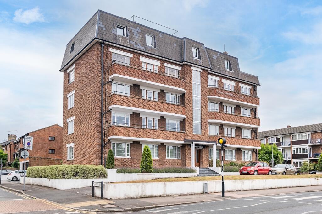 10-embassy-court-017