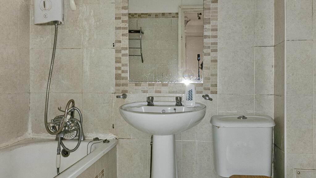 40 Scottwell Drive, Hendon, London, NW9 6QB