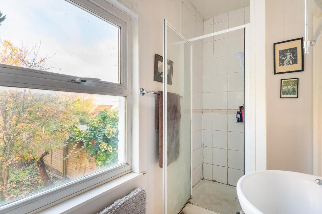 1C1R3WH - Shower Room A.jpg