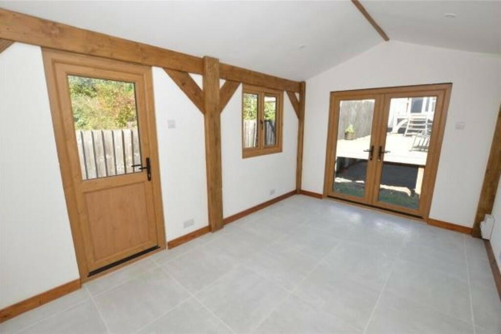 SUMMERHOUSE