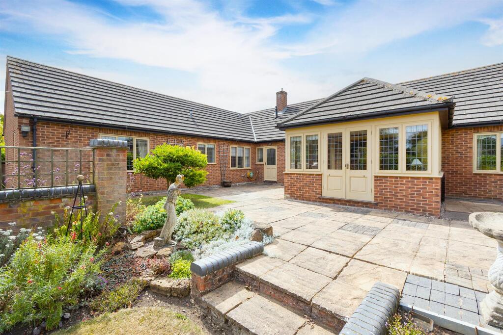 Home Close, Broadwell (10).jpg