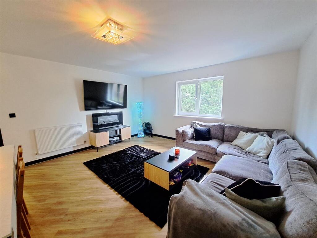 Open Plan Living Room/Kitchen