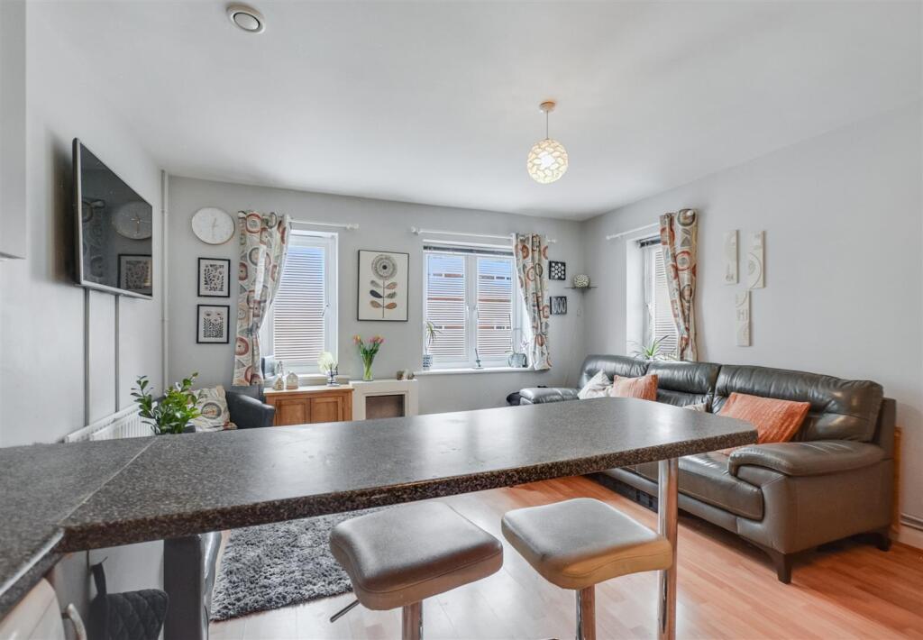 Open Plan Living/Dining Kitchen