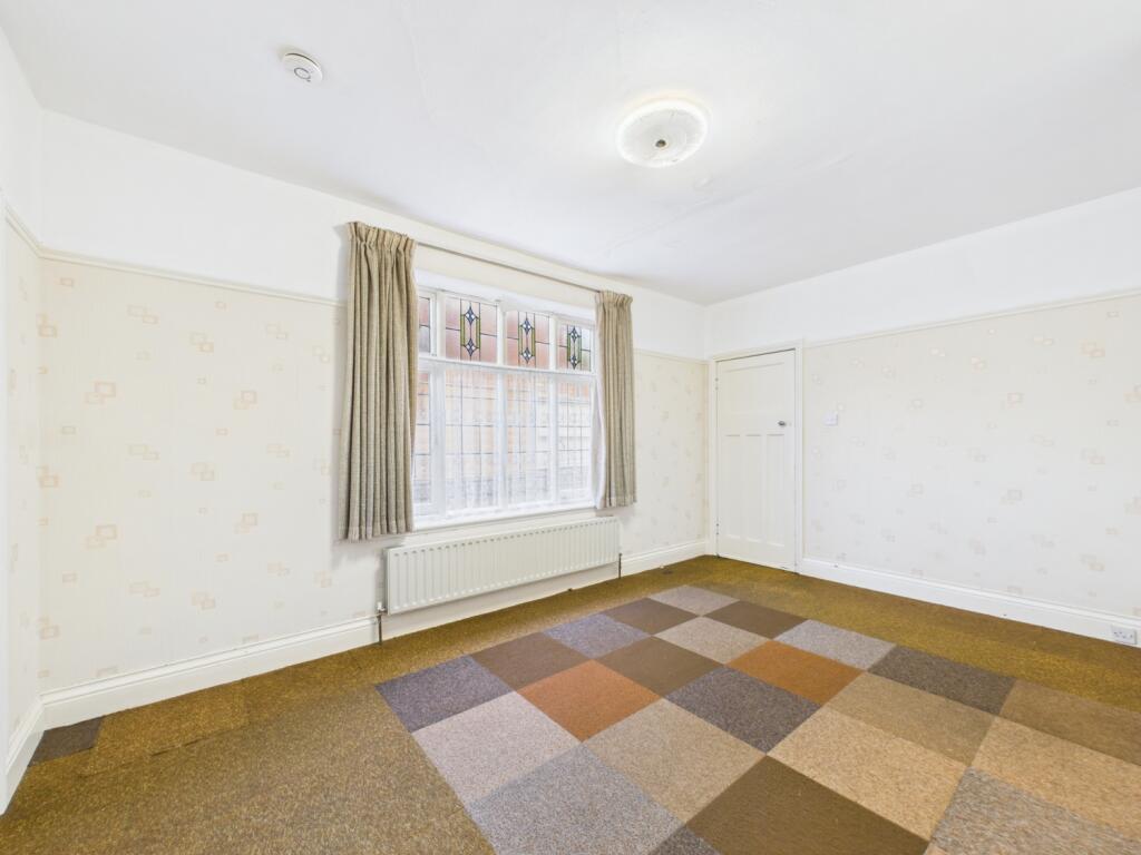 CAM02386G0-PR0142-STILL016